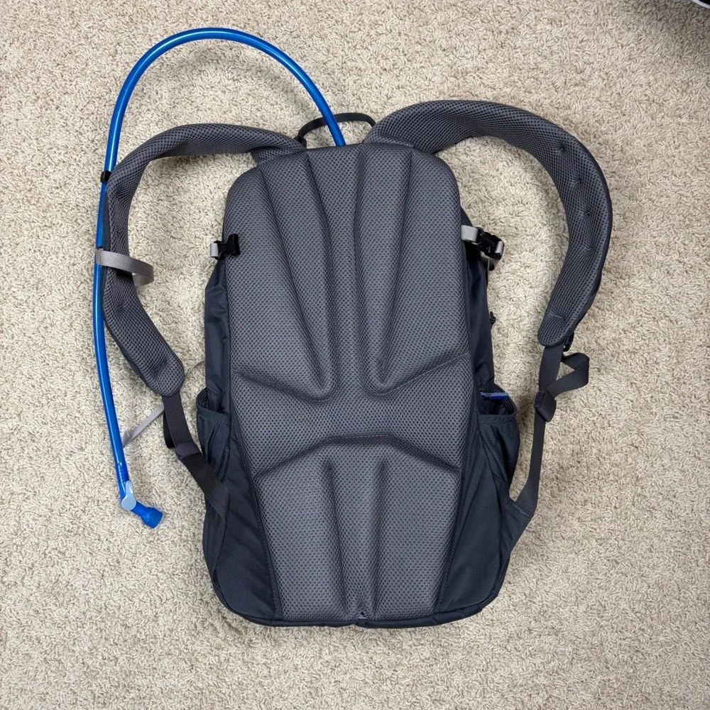CamelBak Cloud Walker 18 Hydration Backpack 2L Reservoir – Gray Hiking‎ Daypack
